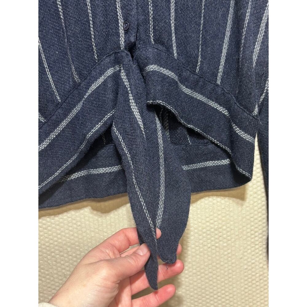 Cloth & Stone Anthropologie Navy Stripe Tie Front Top Size Medium Long Sleeve - Picture 3 of 9